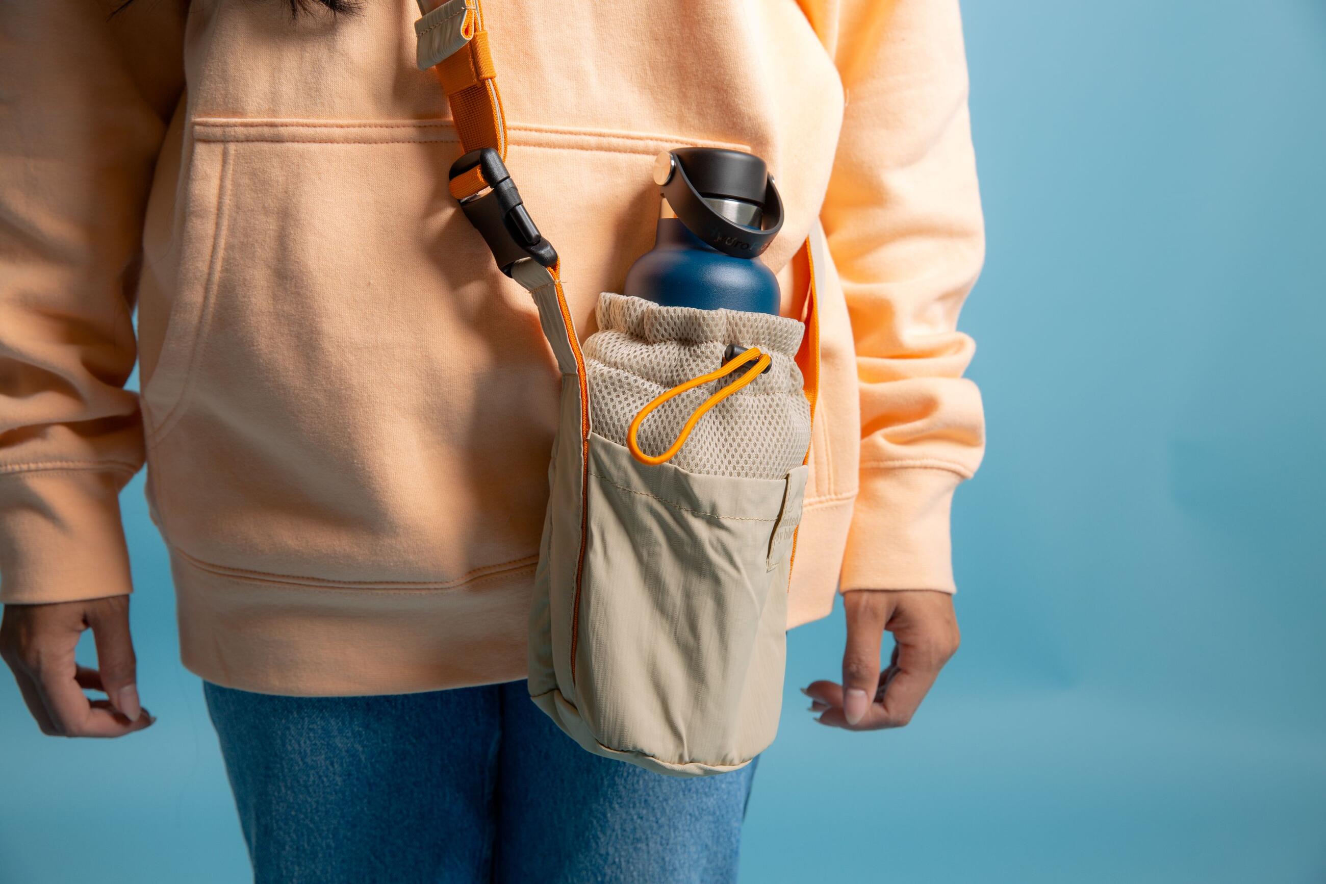 AS Colour hoodie & United by blue (re)active water bottle sling